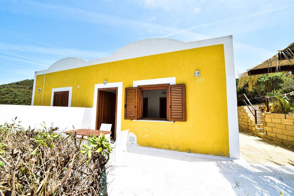 Property building, Patio, Facade/entrance