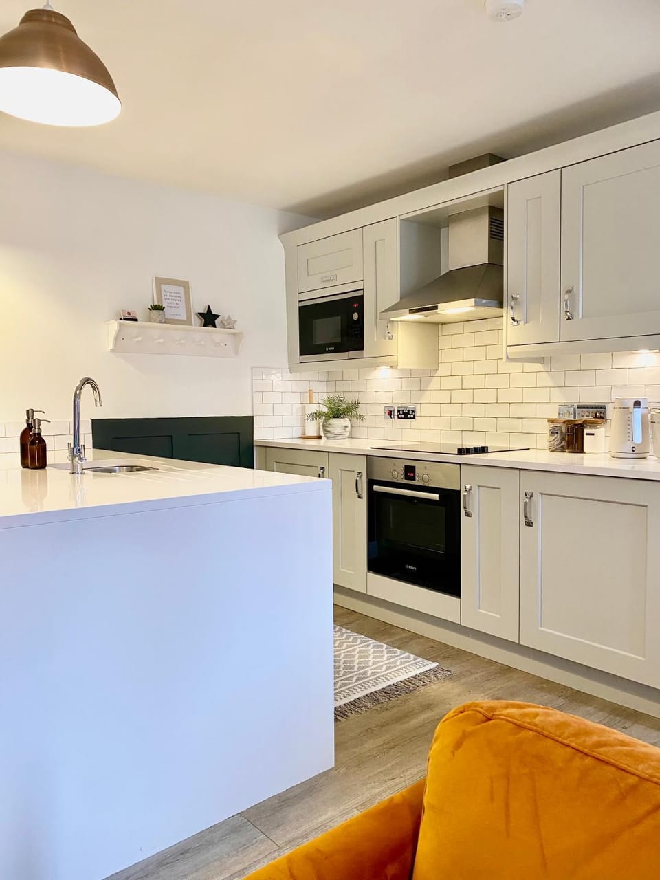 Kitchen or kitchenette, dishwasher, minibar