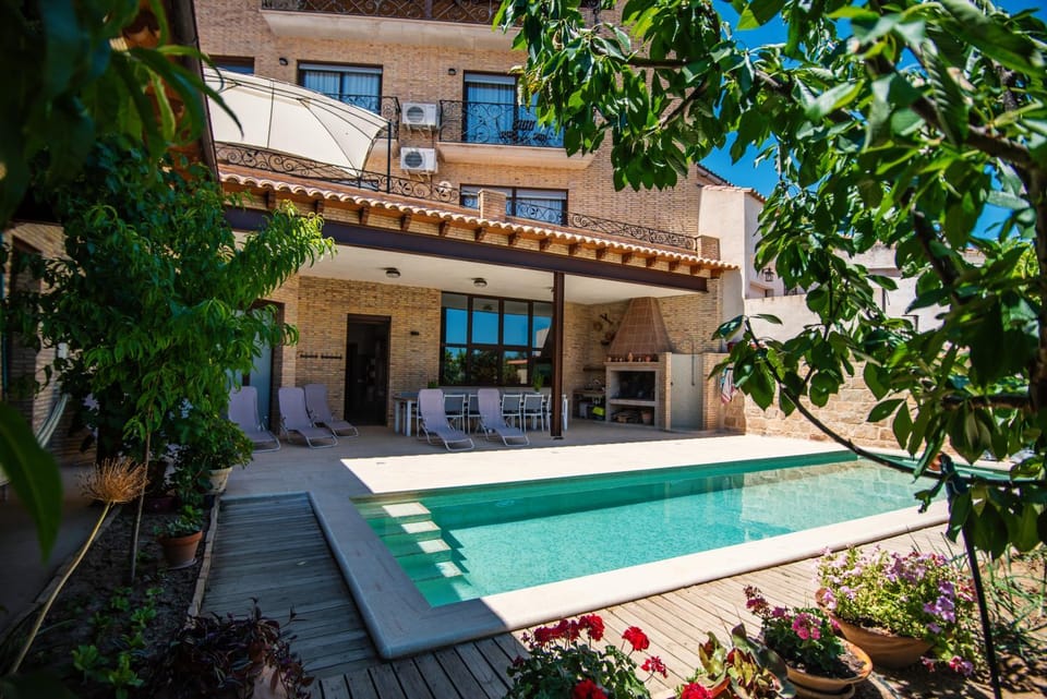 Property building, Patio, Swimming pool