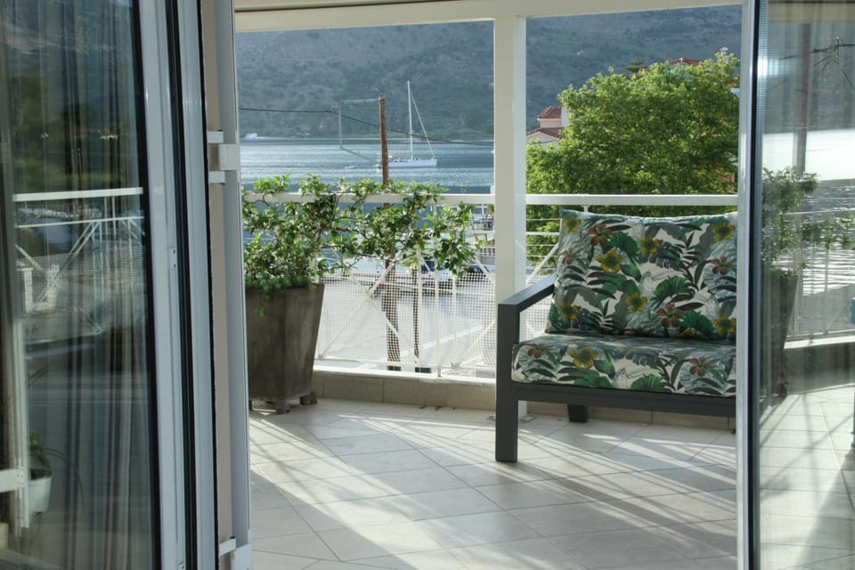 Day, View (from property/room), Balcony/Terrace, Seating area, Sea view