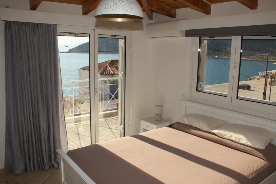 Bed, Bedroom, Sea view
