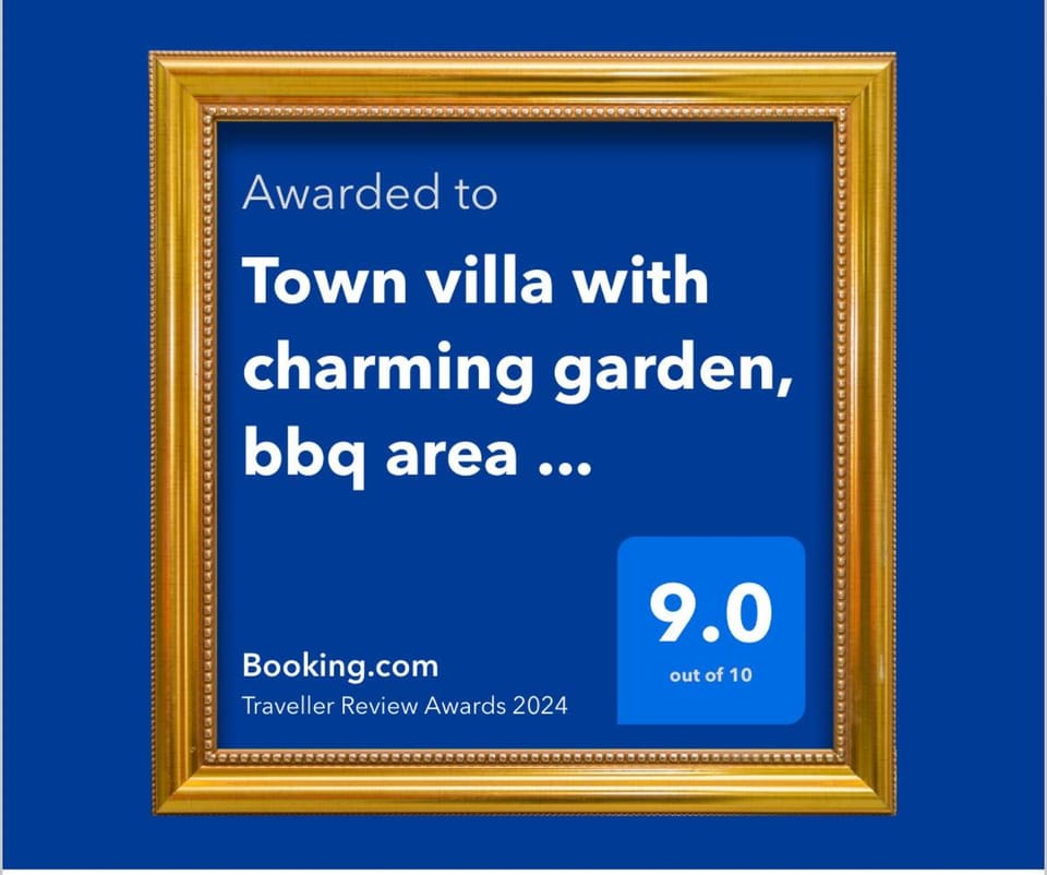 Detached Town centre Villa in Cashel Sleeps 6 Private BBQ Area & Jacuzzi Bath House in Co. Tipperary, Ireland