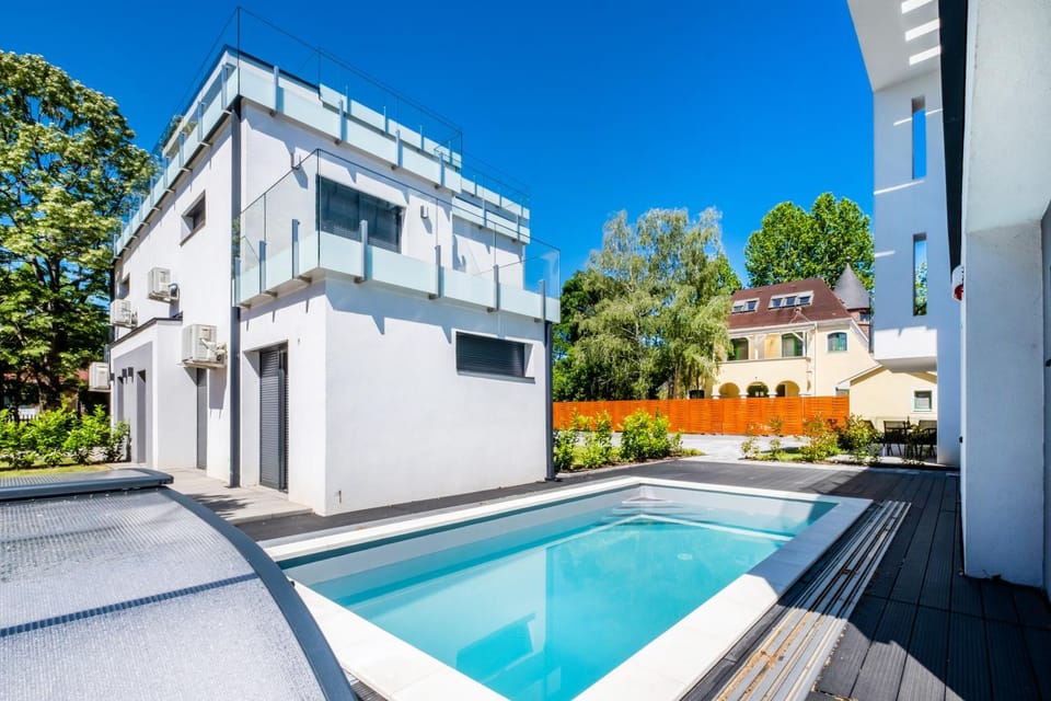 Property building, Swimming pool, Swimming pool