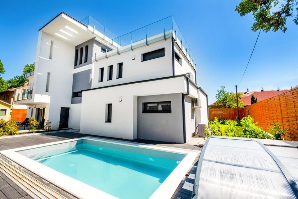Property building, Swimming pool, Swimming pool