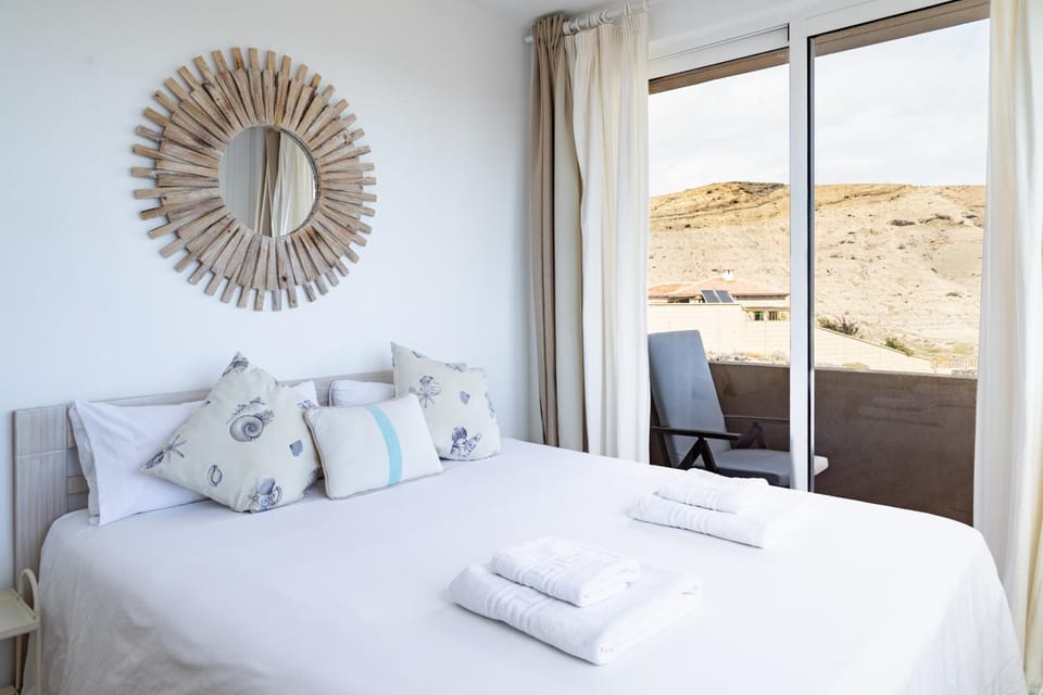 Bed, Natural landscape, Photo of the whole room, Bedroom, Mountain view, towels