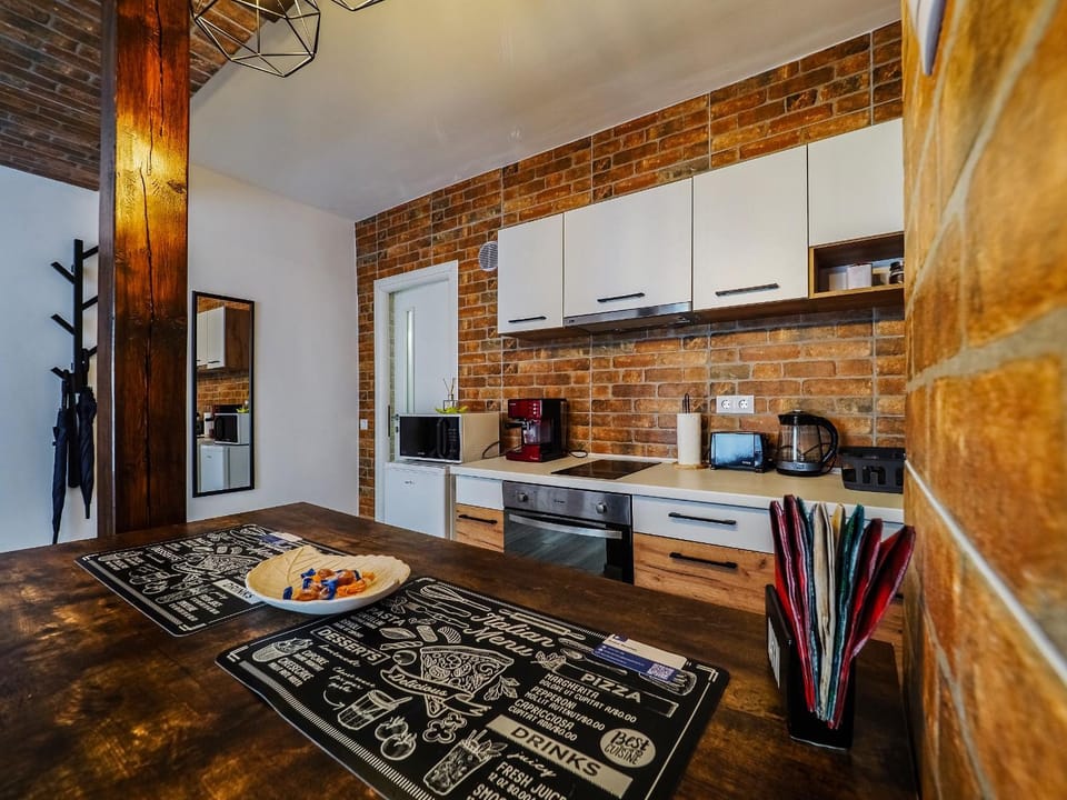 Kitchen or kitchenette, Dining area, oven, stove, toaster