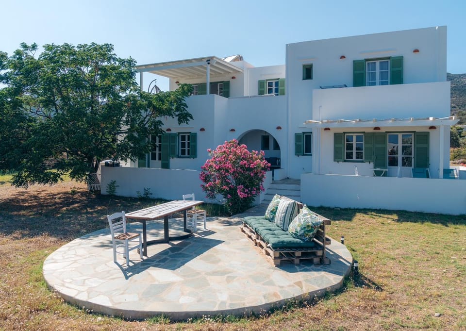 Property building, Day, Garden, Seating area, Garden view