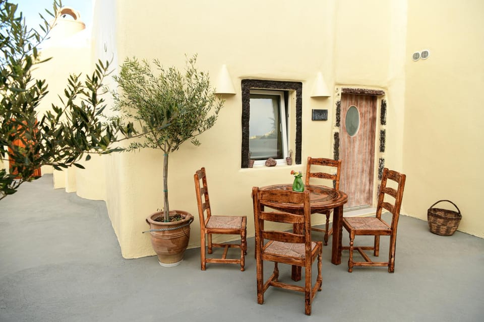 Patio, Facade/entrance, Dining area