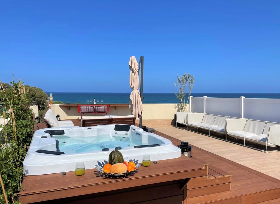 Patio, Natural landscape, Hot Tub, View (from property/room), Balcony/Terrace, Sea view, sunbed