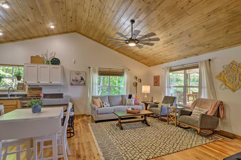 Hot Tub Relaxation & Mtn View: ‘Sky Blue Overlook’ House in Marble
