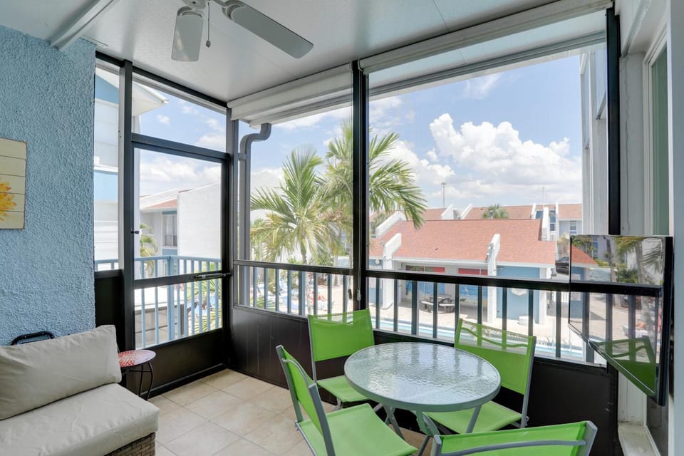 Sip, Sunbathe & Relax Poolside: Madeira Beach Gem! House in Madeira Beach