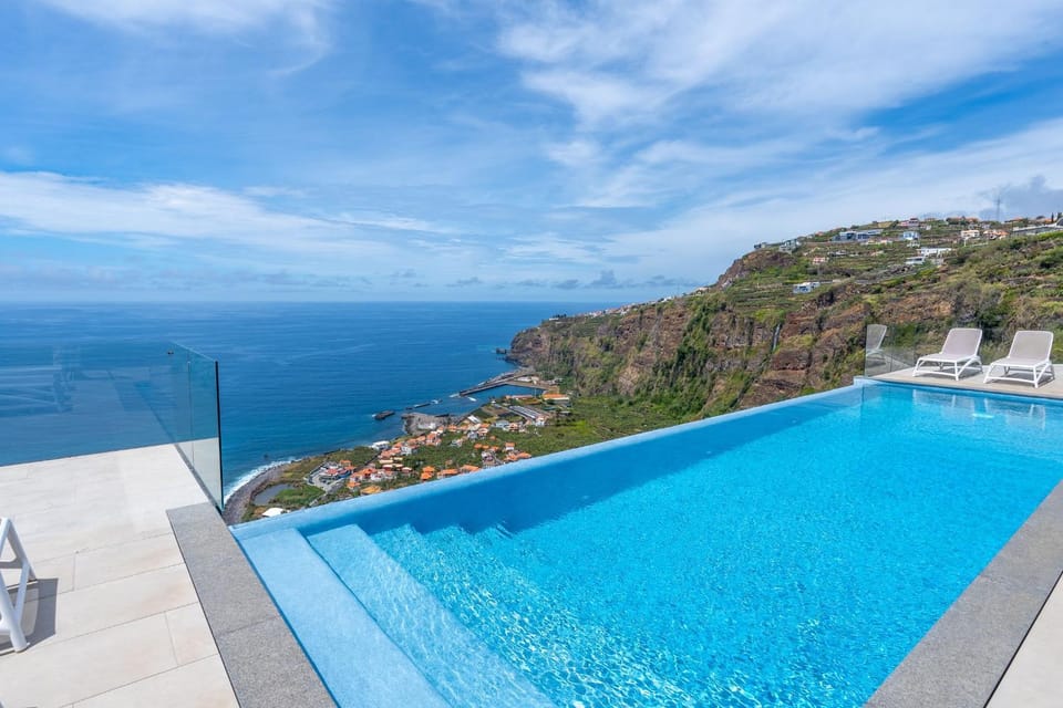 Heaven's Nest by LovelyStay Villa in Madeira District