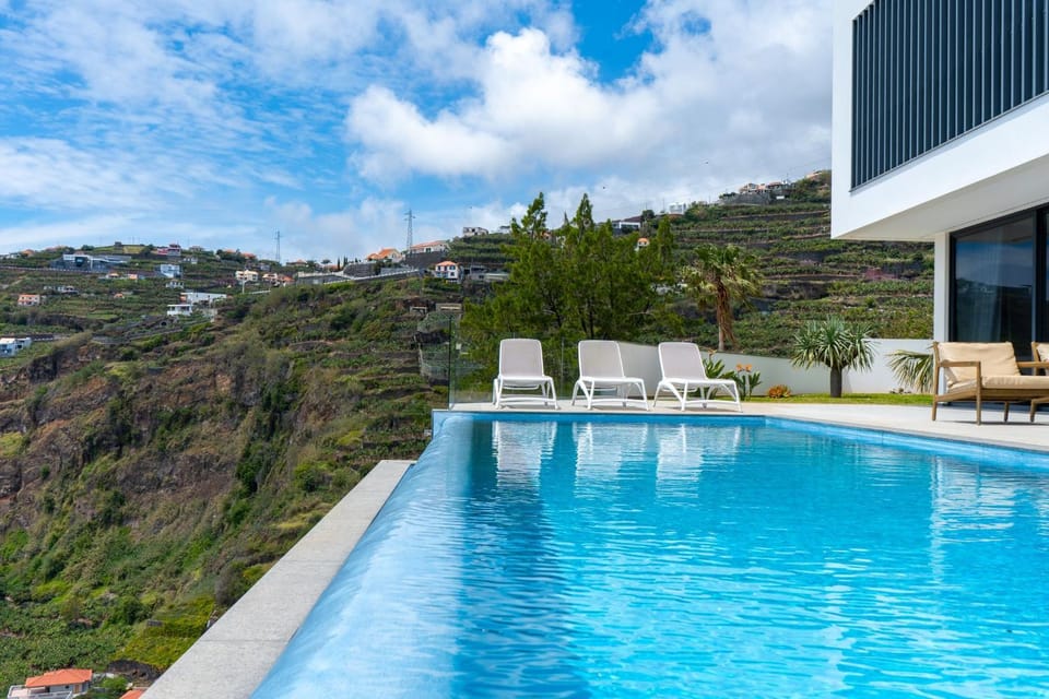 Heaven's Nest by LovelyStay Villa in Madeira District
