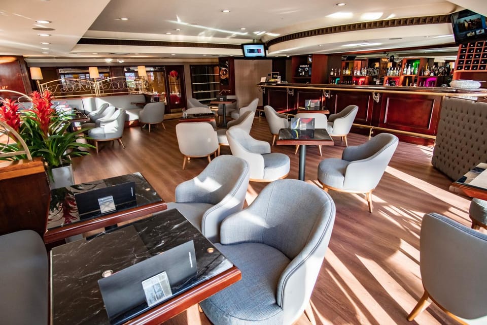 People, Lounge or bar