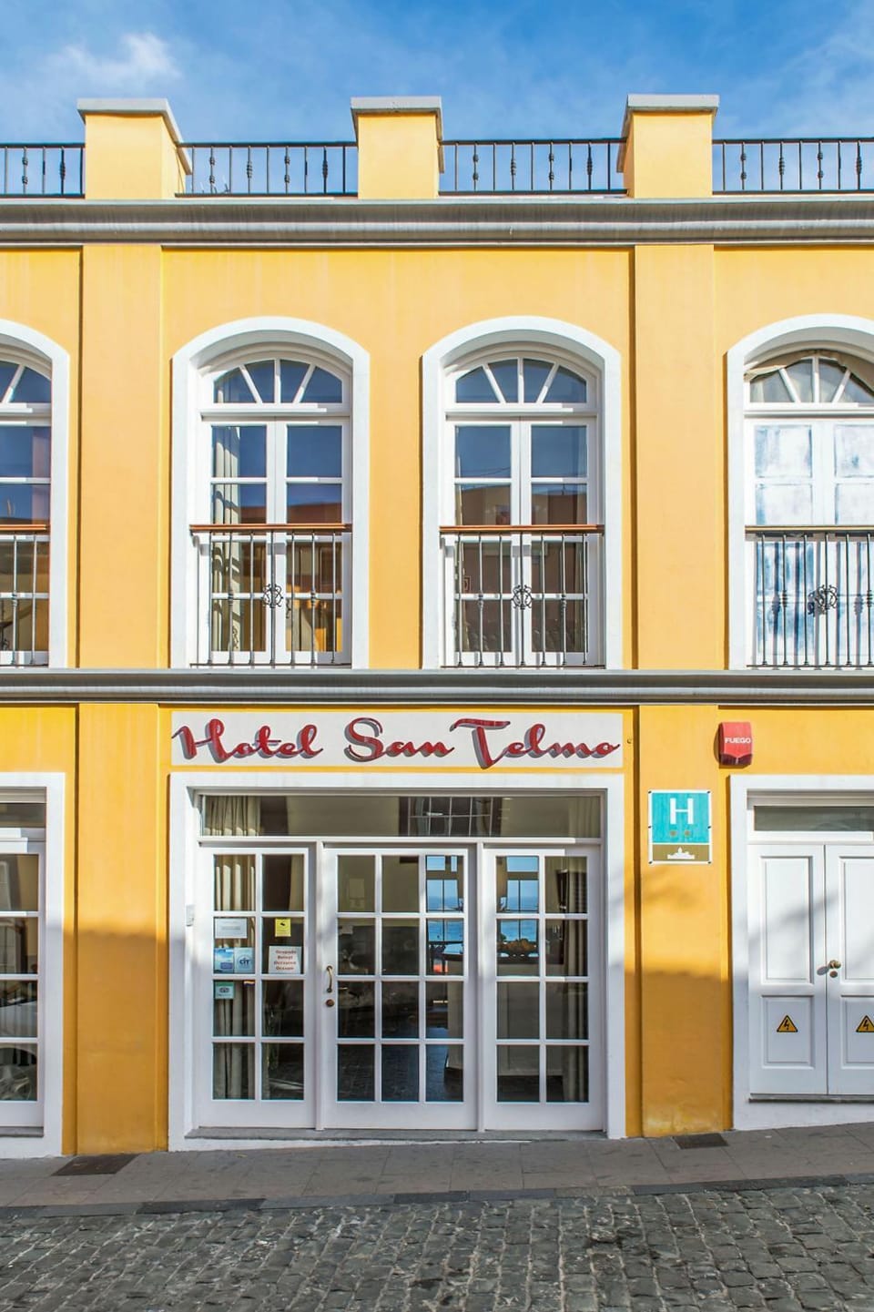 Facade/entrance