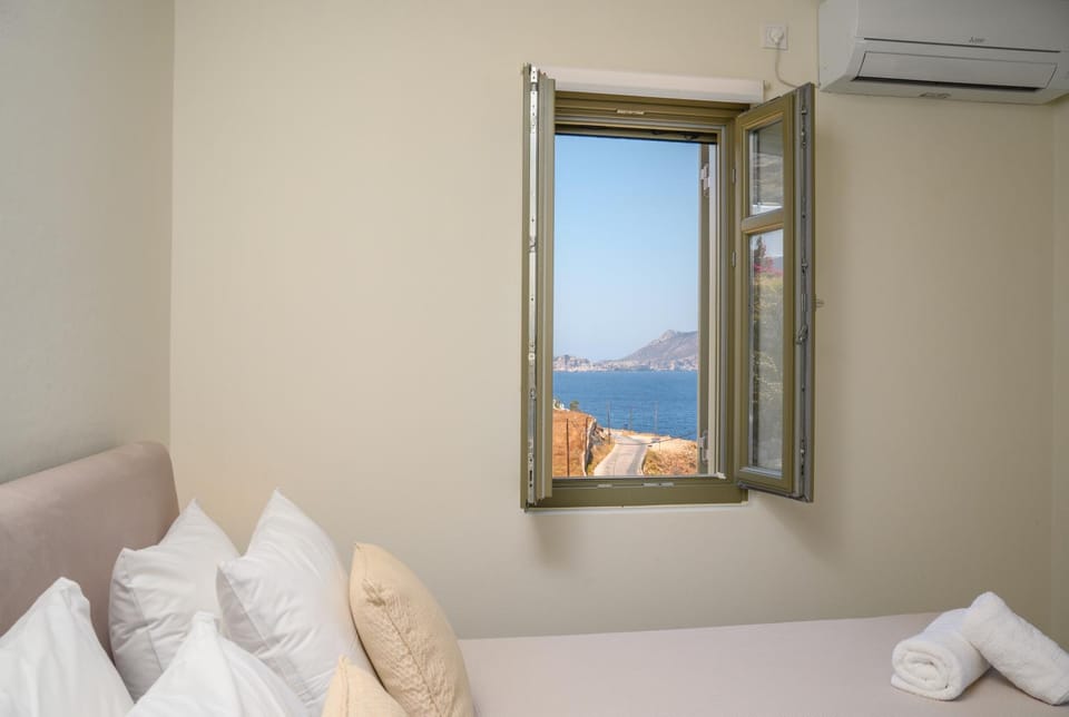 Bed, Photo of the whole room, Bedroom, Sea view, air conditioner