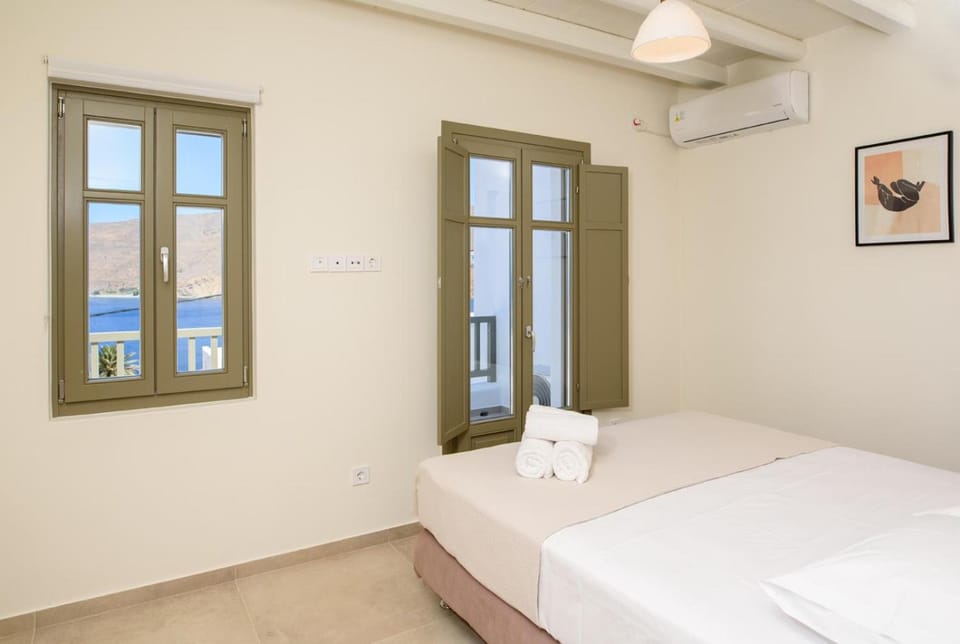 Bed, Photo of the whole room, Bedroom, towels, air conditioner