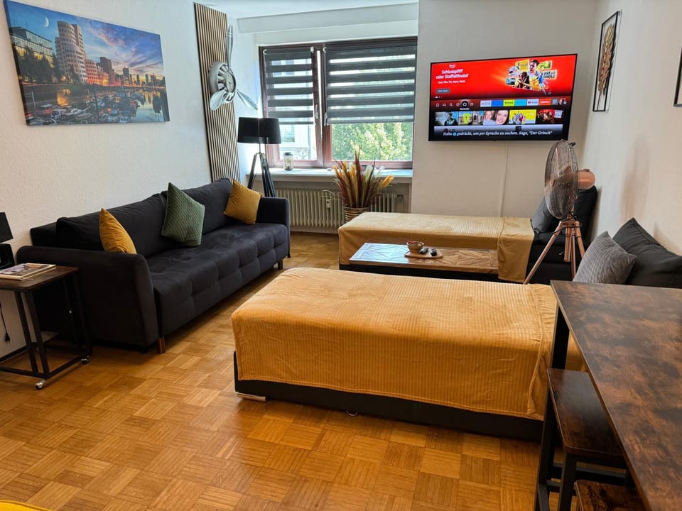 Bed, TV and multimedia, Photo of the whole room