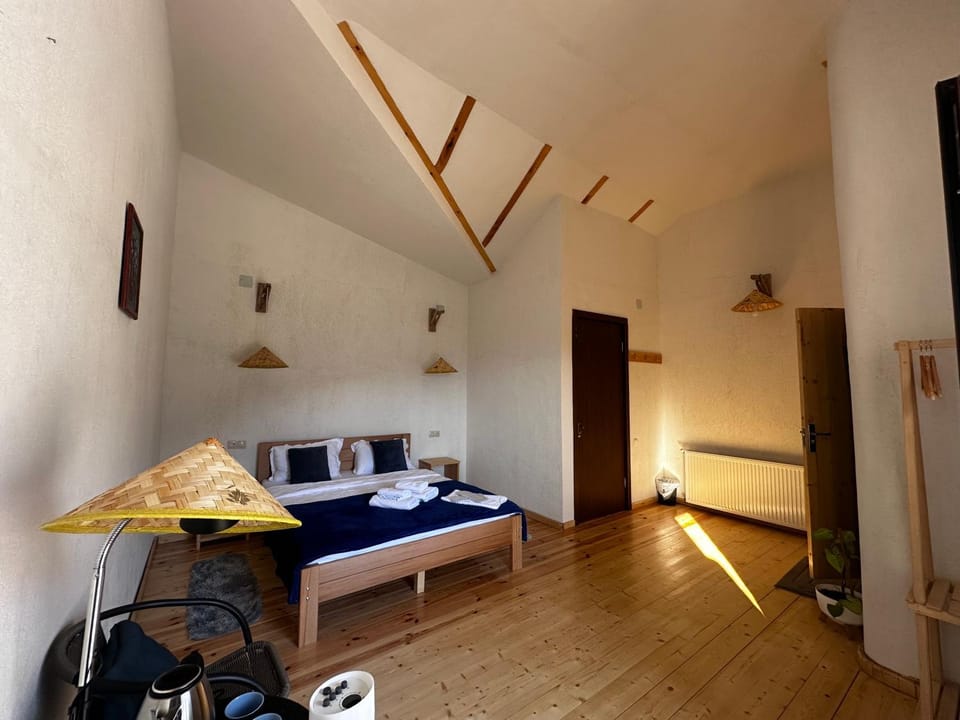 "White House Nakani" - Guesthouse near the centre Bed and Breakfast in Georgia
