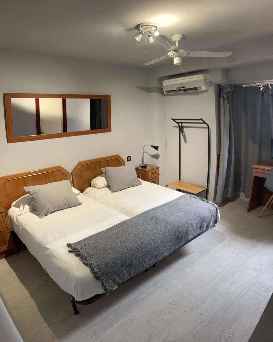 Hostal Arenal Bed and Breakfast in Zaragoza