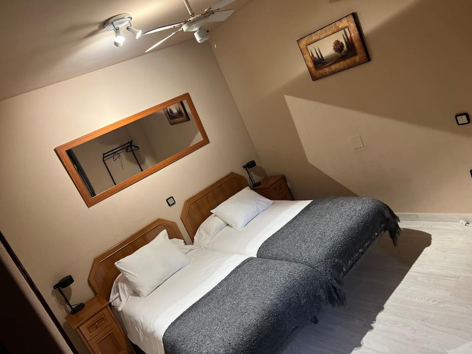 Hostal Arenal Bed and Breakfast in Zaragoza