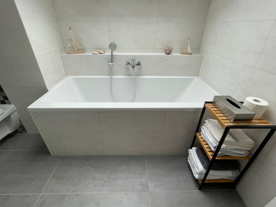 Bathroom, Bath