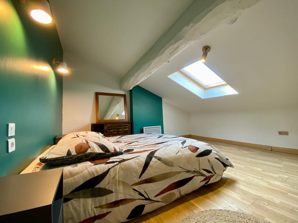 Bed, Photo of the whole room, Bedroom
