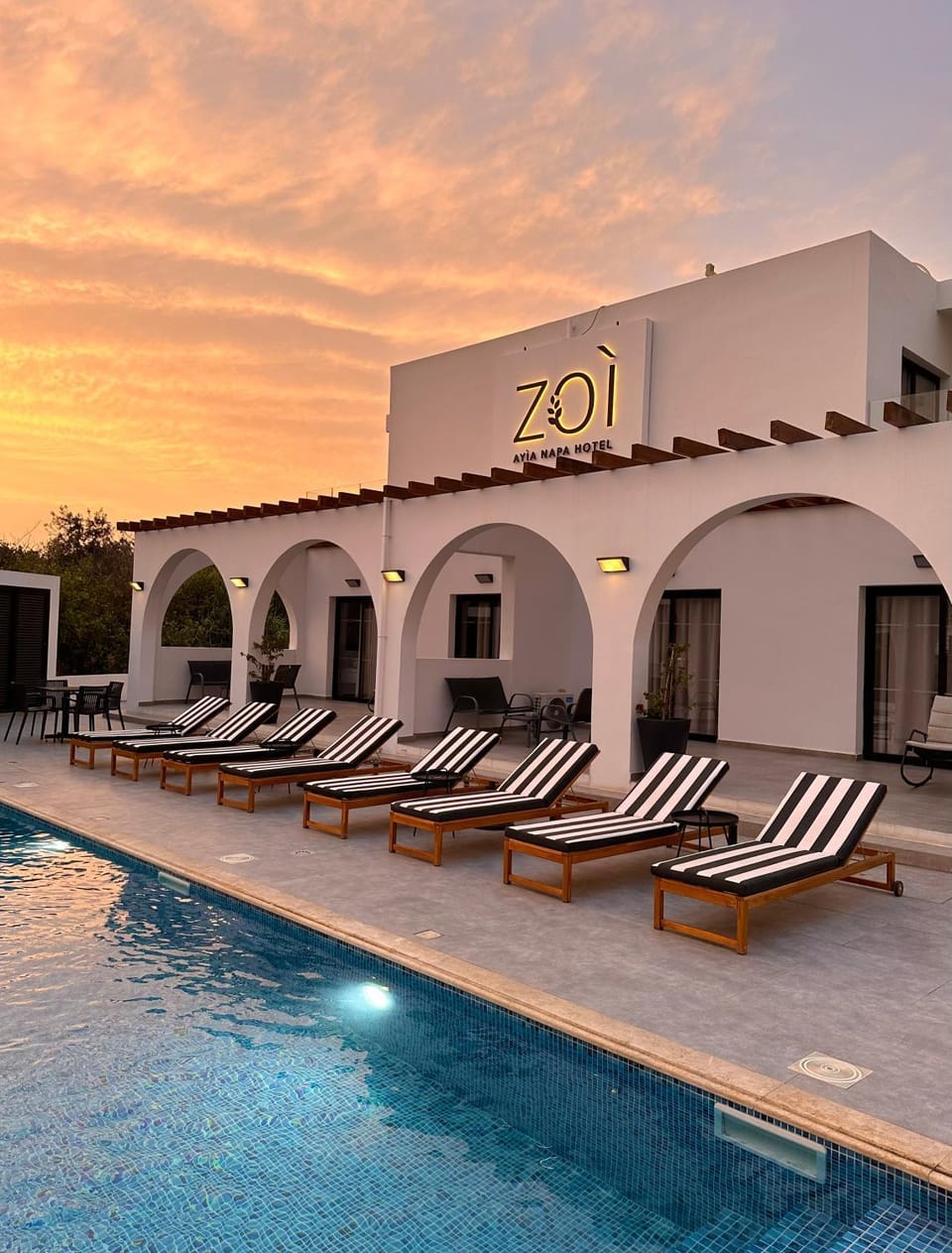 Property building, Swimming pool