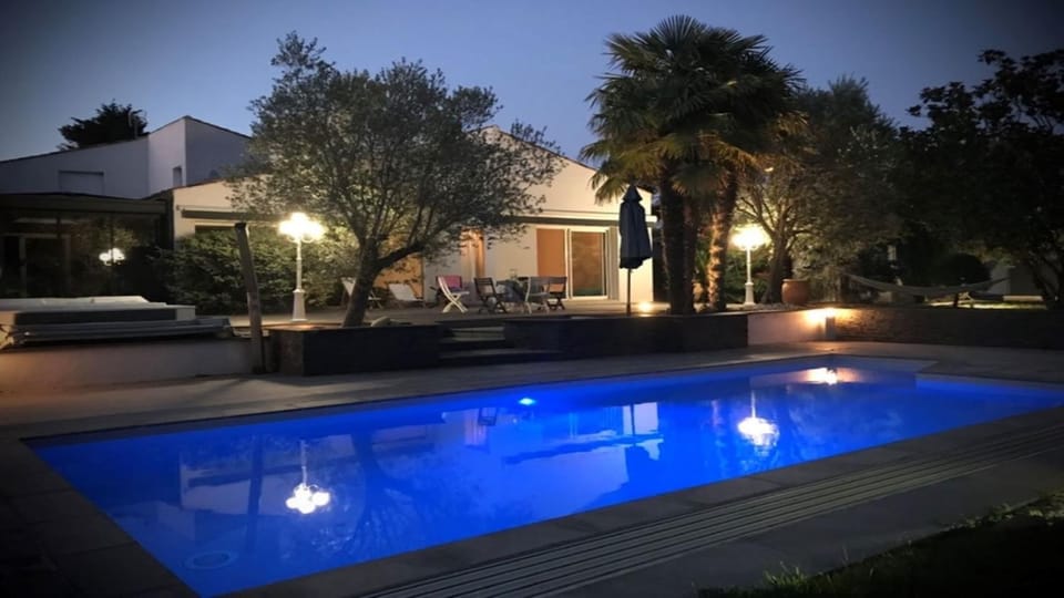 Adorable Guest House avec balnéo et piscine Villa in Olonne-sur-Mer