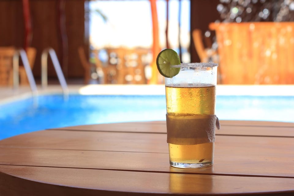 Food and drinks, Pool view