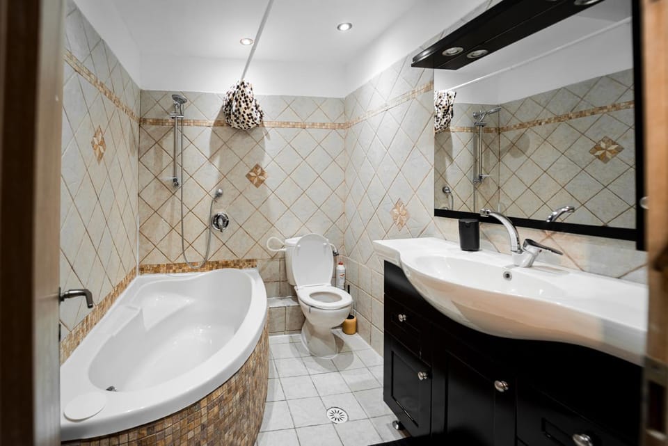 Shower, Toilet, Bathroom, Bath, towels