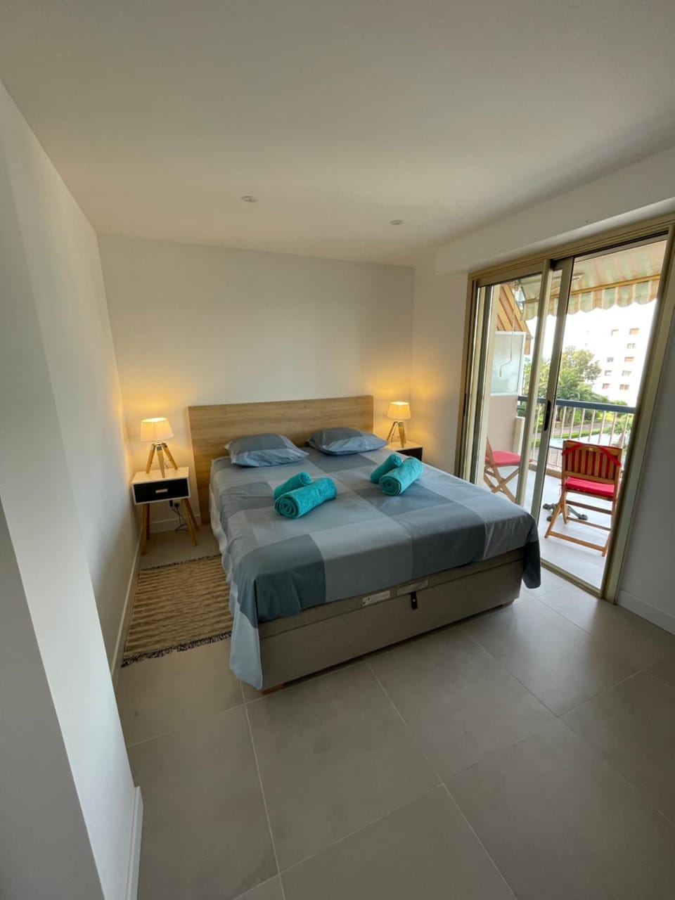 Bed, Balcony/Terrace, Photo of the whole room, Bedroom, towels, air conditioner