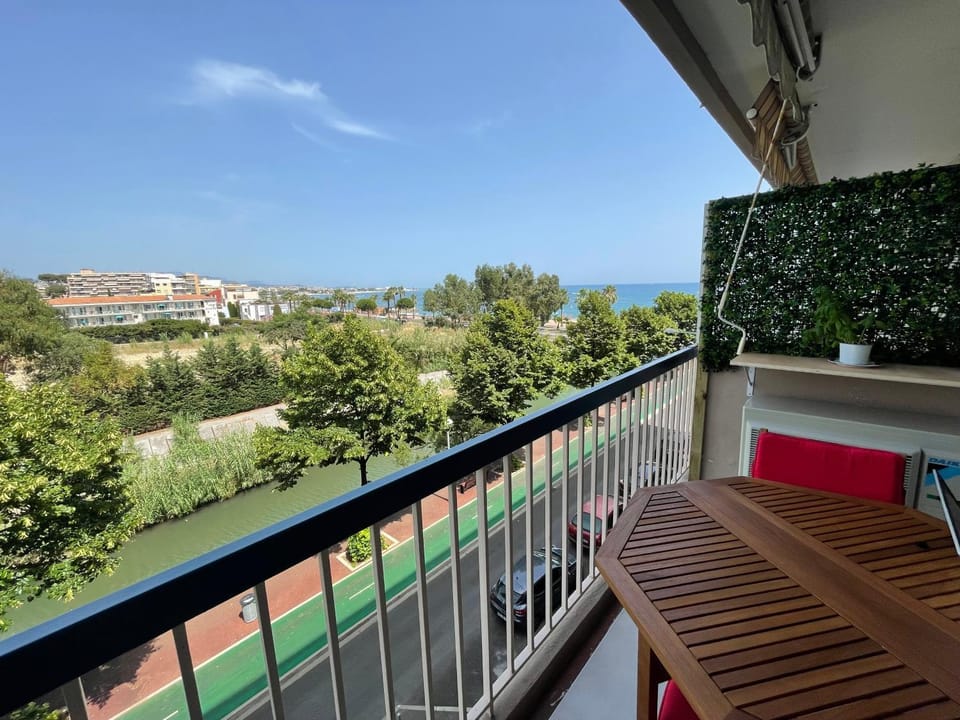 Natural landscape, View (from property/room), Balcony/Terrace, Balcony/Terrace, Beach, Sea view
