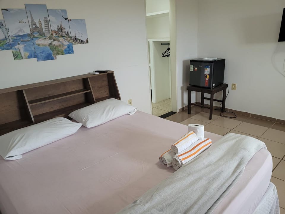 Bed, Photo of the whole room, Bedroom, minibar