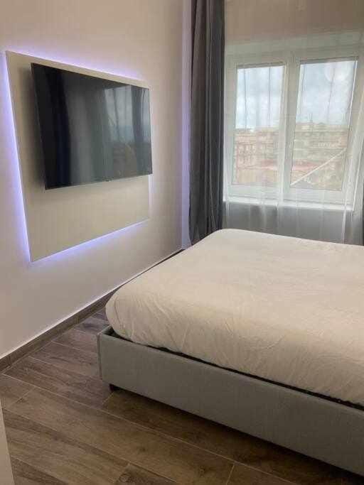 Bed, TV and multimedia, Photo of the whole room, Bedroom, air conditioner