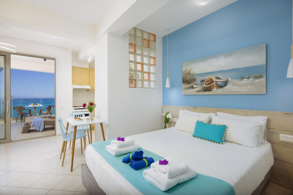 Bed, Photo of the whole room, towels