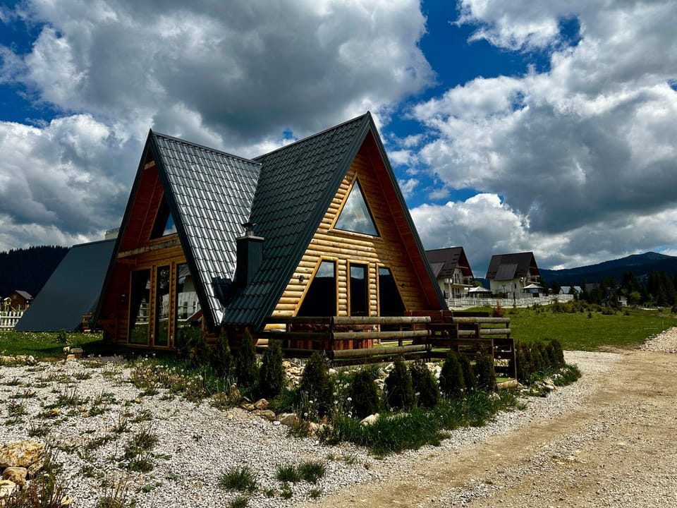Property building, Day, Natural landscape, Mountain view