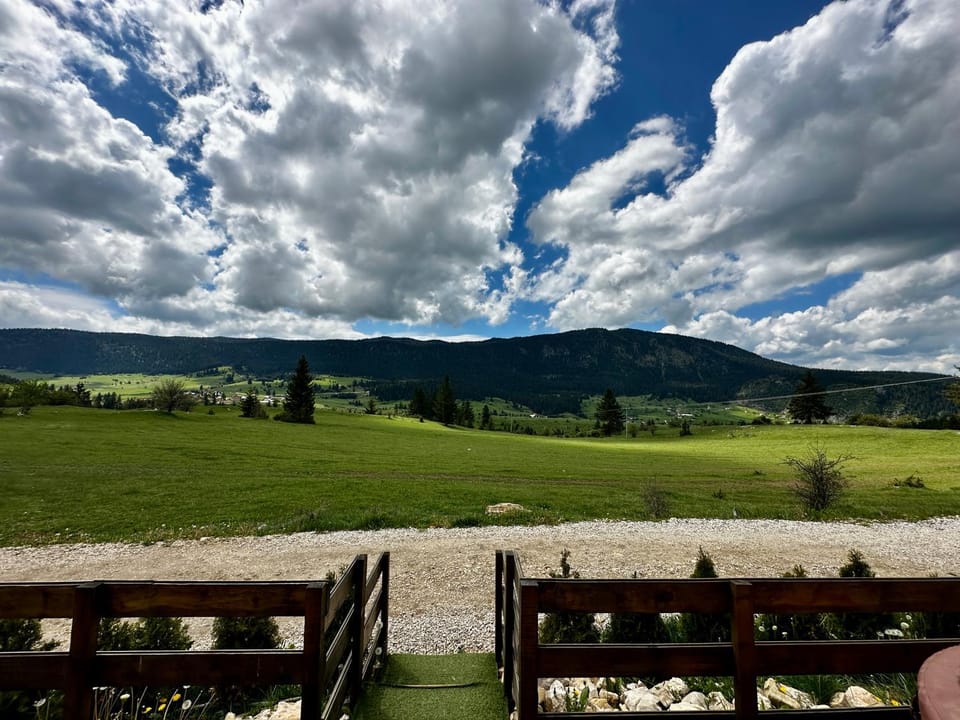 Nearby landmark, Spring, Day, Natural landscape, Mountain view
