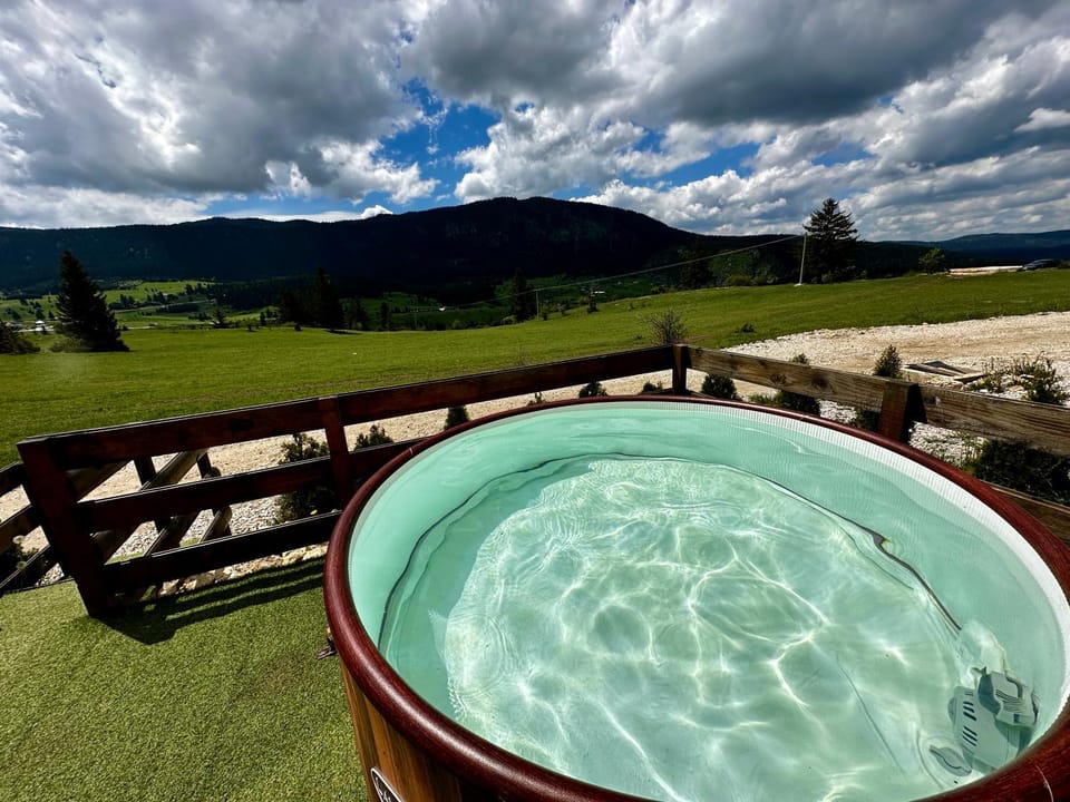 Day, Natural landscape, Hot Tub, Mountain view