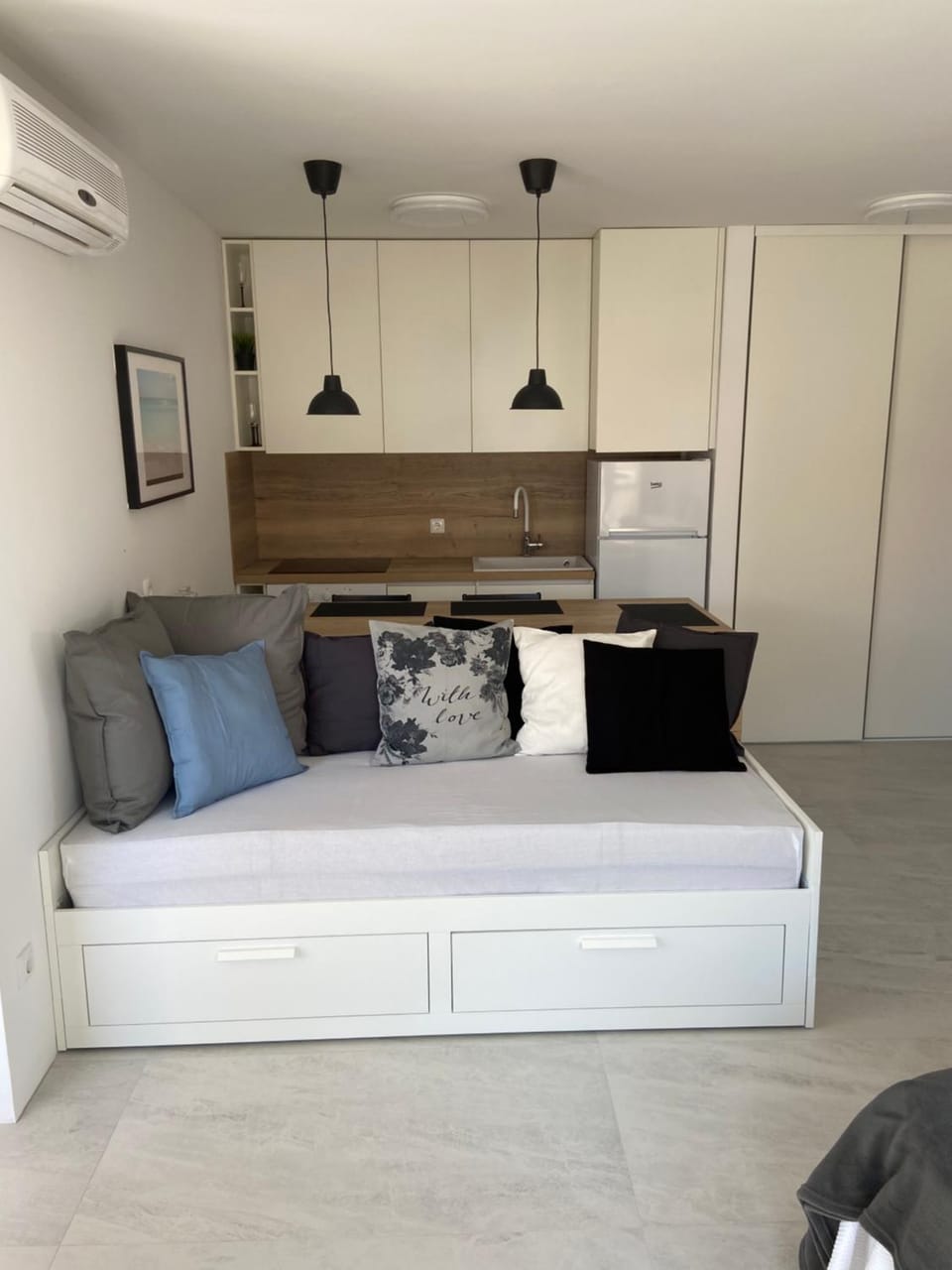 Kitchen or kitchenette, Living room, Seating area