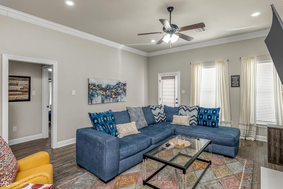 Communal lounge/ TV room, TV and multimedia, Family