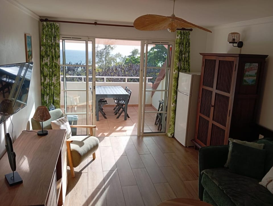 TROPIC Appartements PREMIUM village vacances vue mer Guadeloupe St Anne avec piscine Apartment in Sainte-Anne