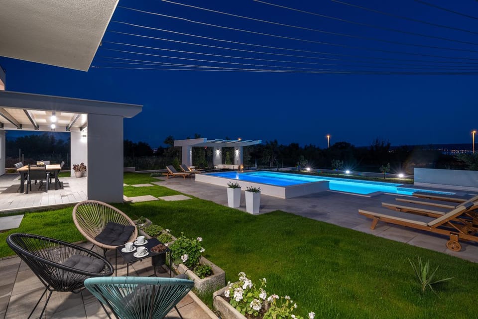 Patio, Pool view, Swimming pool