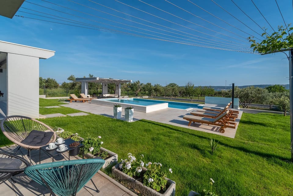 Patio, Garden, Swimming pool