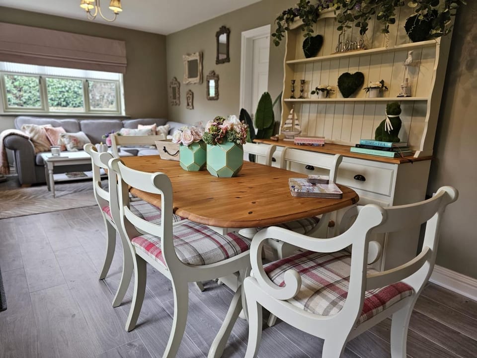Cottage - Sleep 4 Pet Friendly & Enclosed Garden House in Broadland District