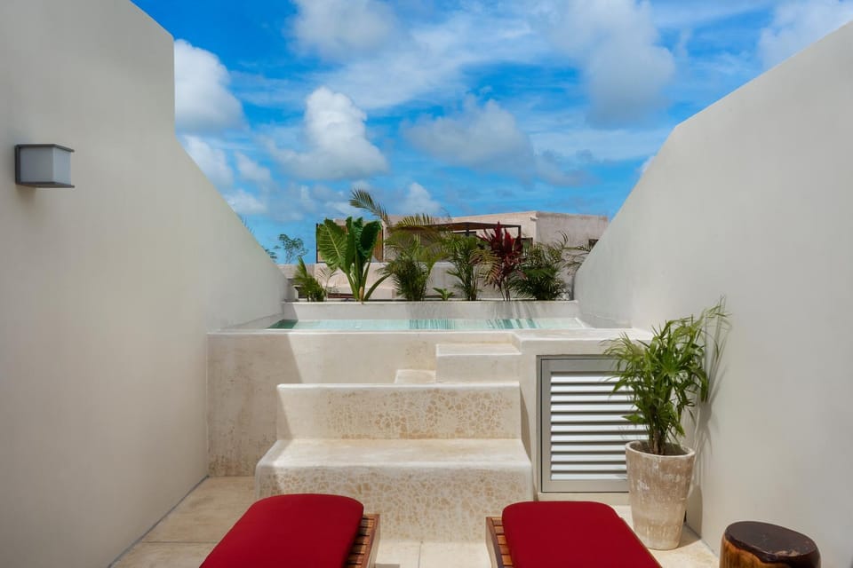Balcony/Terrace, Balcony/Terrace, Swimming pool, Swimming pool