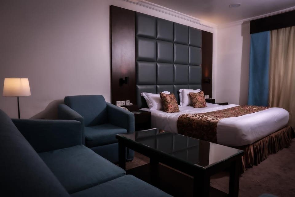 Photo of the whole room, Seating area, Bedroom