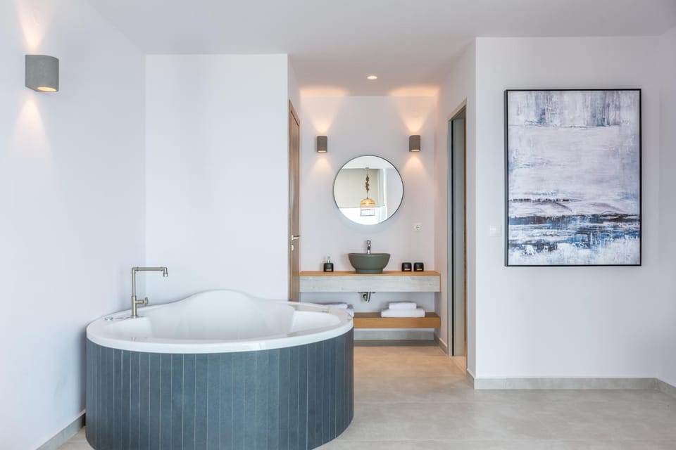 Hot Tub, Bathroom