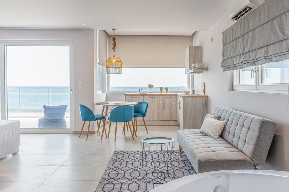 Kitchen or kitchenette, Seating area, Sea view