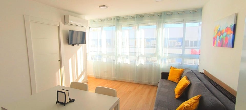 TV and multimedia, Living room, Seating area, Evening entertainment